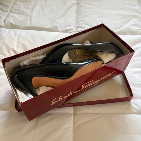 Vintage Black Salvatore Ferragamo Pumps Size 6.5AA - Picture 1 of 7